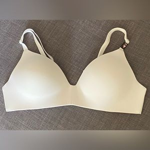 VICTORIA SECRET WIRELESS BRA